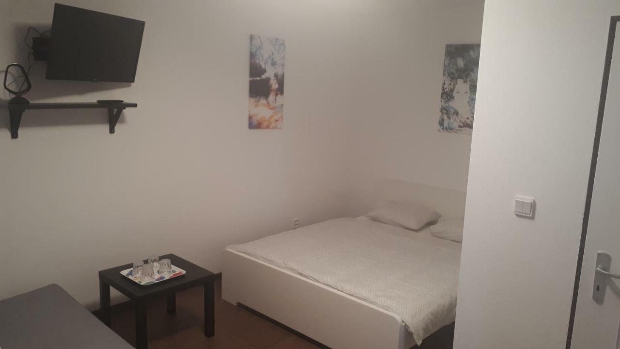 ברטיסלאבה Apartman - Sukromie V Meste מראה חיצוני תמונה